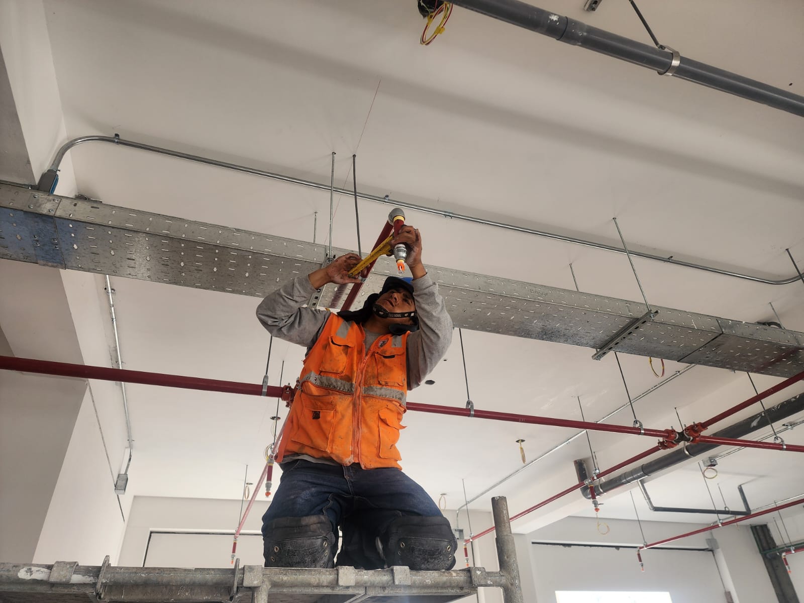 Red contra incendios instalada en techo